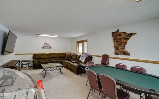 Sporty Blaine Home w/ Games ~ 2 Mi to Super Rink!