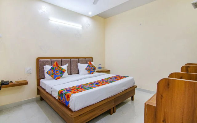 Fabhotel Hari Residency