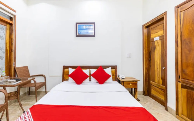 OYO 415 Nice House Hotel