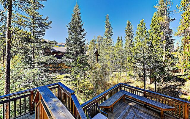 Charming & Warm Private 'in-Town' Home by RedAwning