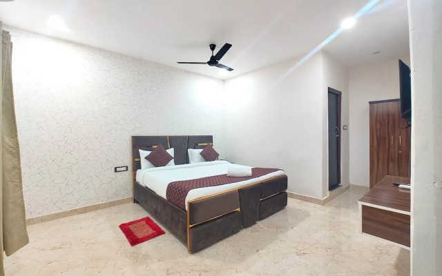Hotel Ganges Place Varanasi with free AC