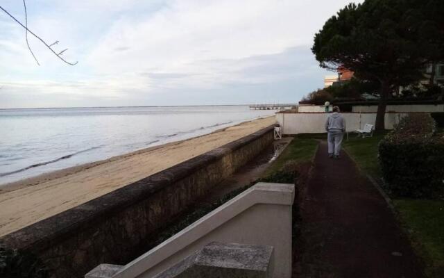 1er ligne pied dans l'eau plage option parking