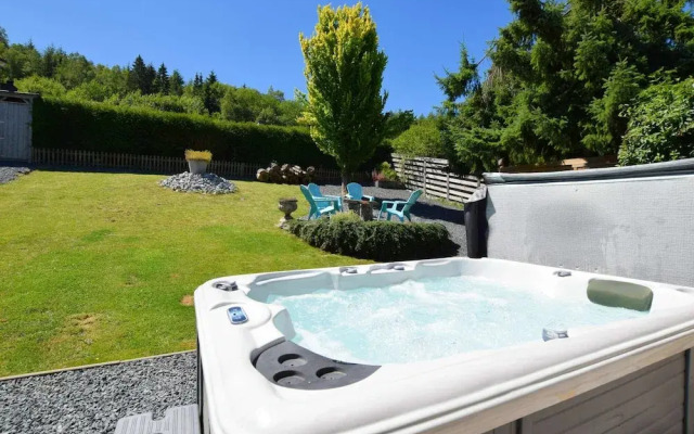 Luxurious Holiday Home with Hot Tub & Sauna in Houffalize