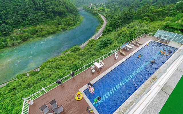 Gapyeong Miramonti Poolvilla