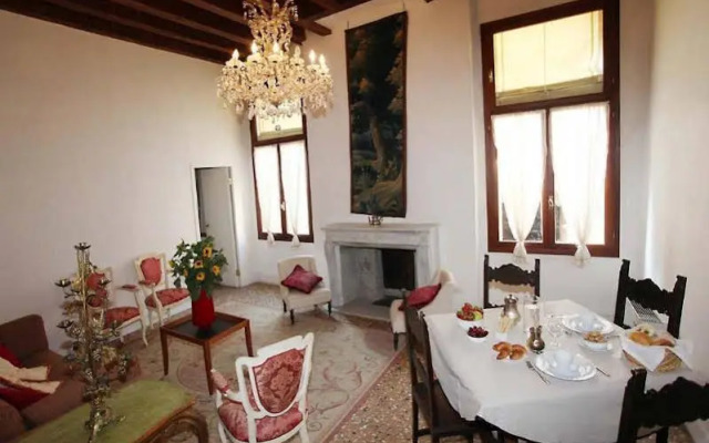 Palazzo Contarini Della Porta Di Ferro