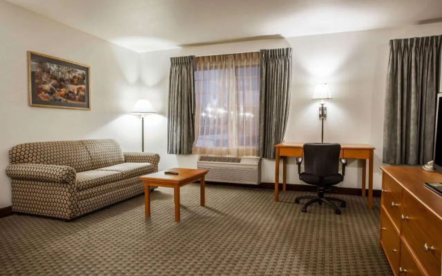 Quality Inn & Suites - 3 Stars