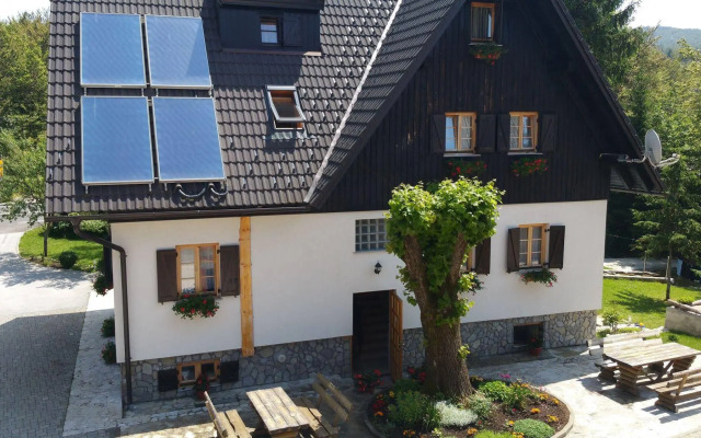 Rustic Inn River 2