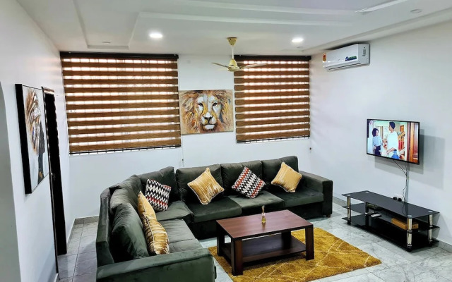 Gorgeous Quiet & Comfy Close to Highway
