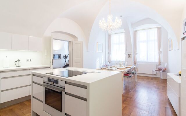 The Bulletproof Apartment by easyBNB