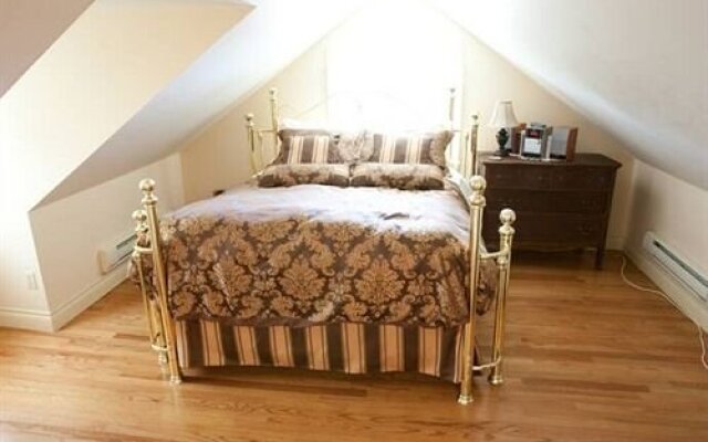 Mill Creek Manor B & B