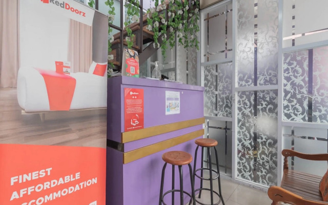 RedDoorz @ Gatot Subroto Street Bandung 3