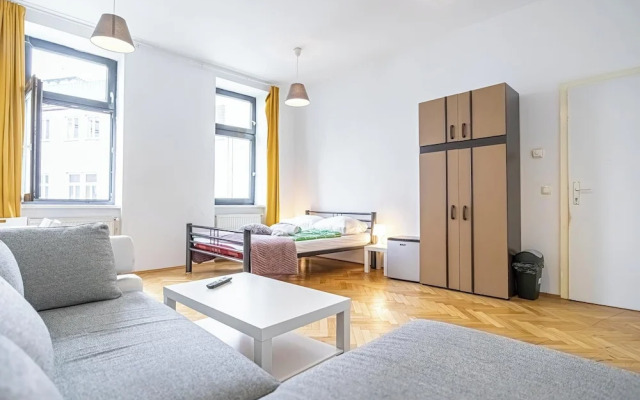 Cozy Room Near U6 Dresdner Subway Line