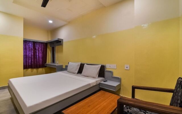 SPOT ON 41643 Karthik International