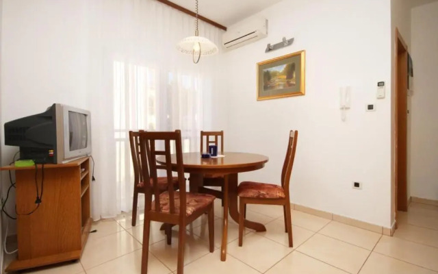 Seaside apartments with a swimming pool Okrug Donji, Ciovo - 8664