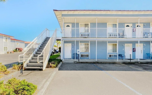 Oak Shores Studio 13