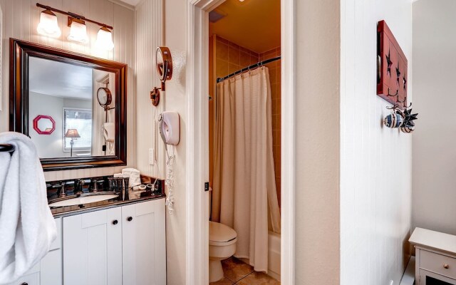 Spacious, Upgraded 2 Bdr W/ Fireplace & Hot Tub Access 2 Bedroom Condo by RedAwning