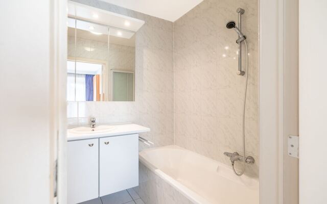 Modern 1st Floor Apartment in Oostduinkerke