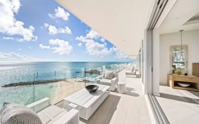 Luxury 4-bedroom Oceanfront Oasis