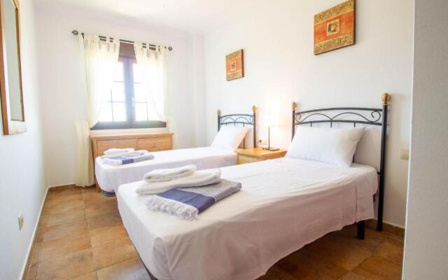 (HAR002) Sea View Apartment 200m to Beach