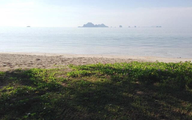 Sand Beach Bungalow