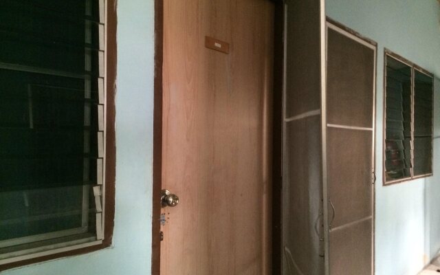 OYO 471 Sunshine Apartment