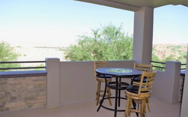 Bobitsky and Gomez - 2 Br Condo