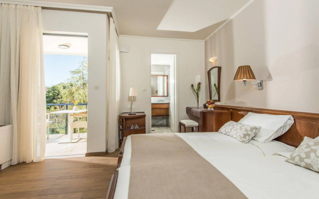 Avra City Boutique Hotel