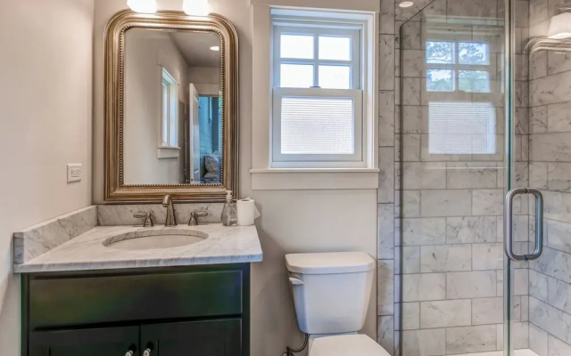Modern Gearhart Getaway, Walk to Beach & Downtown!