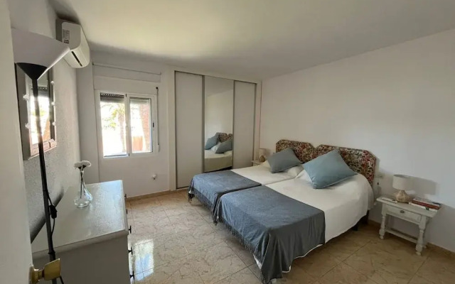Lovely 2 Bedroom Apartment Near the Beach