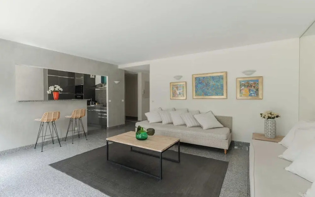 Luxury Haven With Pool, Tennis and Large Garden