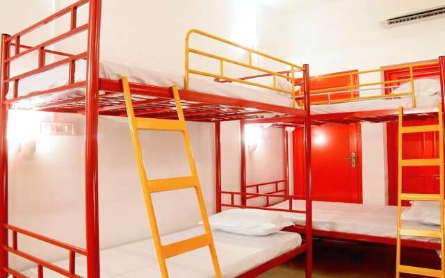 Redlollipop Hostel
