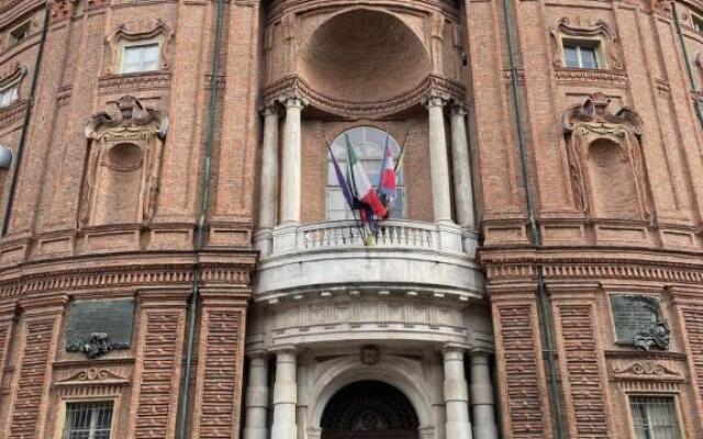 Zen Apartment Located In Turin Pre Hill