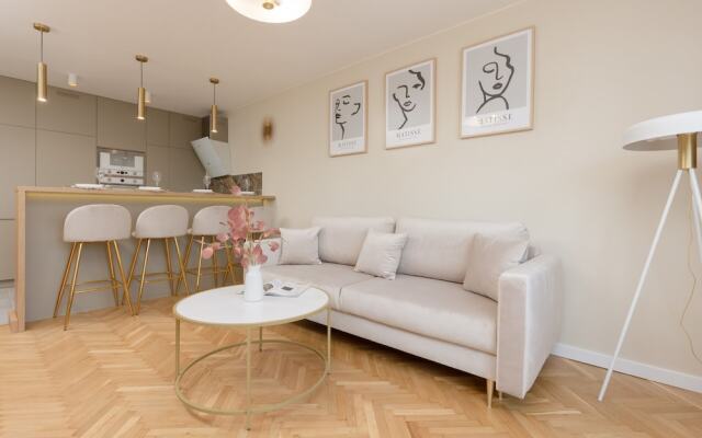 Apartment Srebrna With a View by Renters