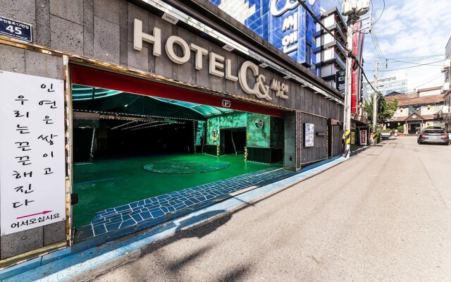 Hotel C&