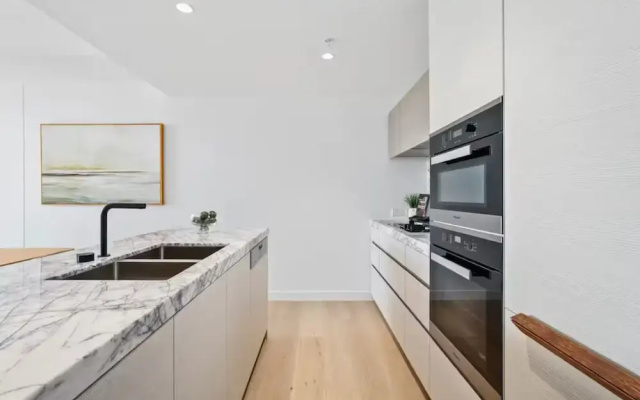 Jewel Residence Luxury Surfers Paradise Apartment With Shared Pool
