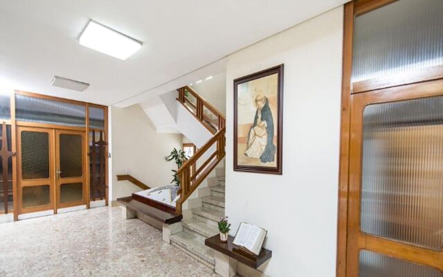 Ensuite Rooms for Women Only - LEON