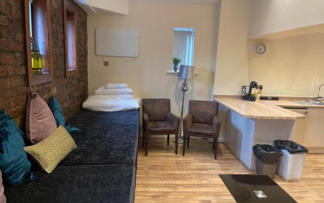 Party Pads Liverpool Sleeps 4 to 26