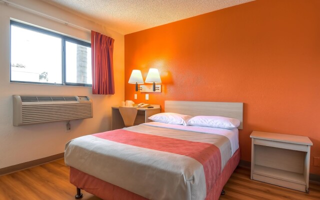 Motel 6 Los Angeles - Harbor City