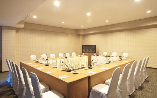 Elmi Hotel