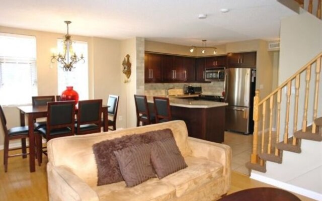 MiCasa Suites - Stylish Townhouse in King West Village