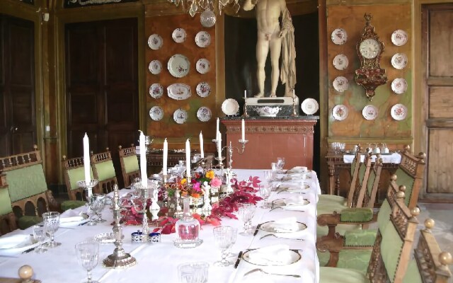 Pavillion du Chateau de Saint Augustin