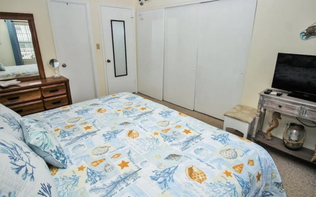 Colony Beach Club 147