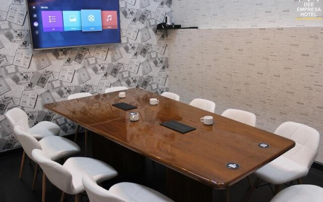Townhouse OAK Dee Empresa