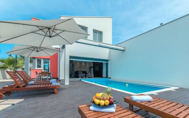 Stunning Home in Vrsi Mulo With Wifi and 4 Bedrooms