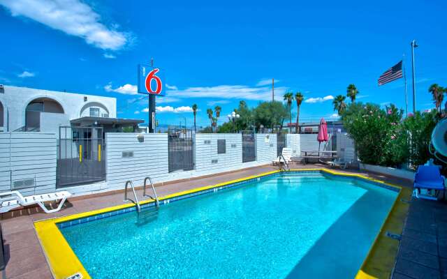 Motel 6 Tucson, AZ - East Williams Center