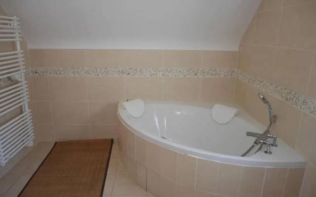 HOLIDAY HOME DOUARNENEZ-TRéBOUL - BRE06106I-F