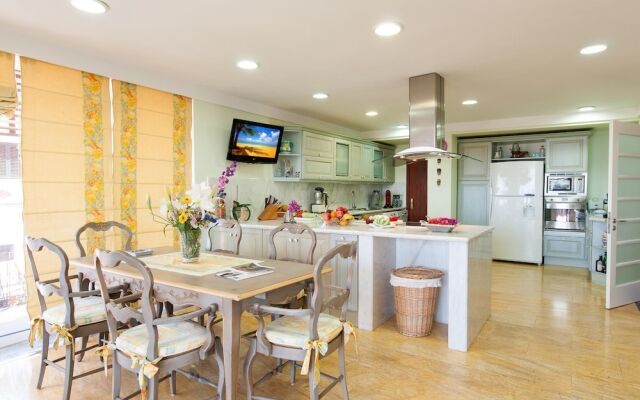 Superb Villa In Sonnenland For 12 Pers