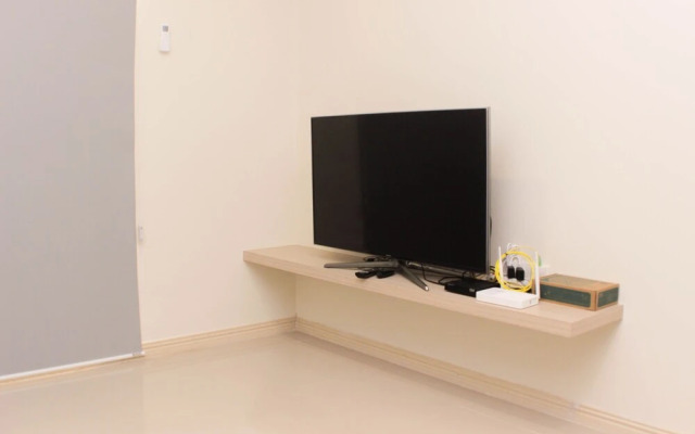 Comfort And Cozy 2Br At Meikarta Apartment