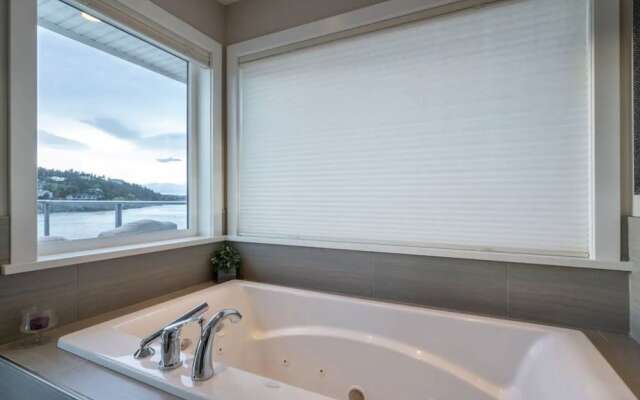 *10 Mile Point Stunning Oceanfront