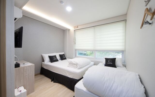 K-Guesthouse Premium Busan station 1